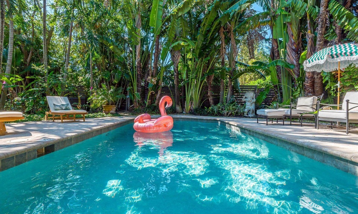 Flamingo Parks House | Ardmore Hideaway | Walk to The Square & Dining