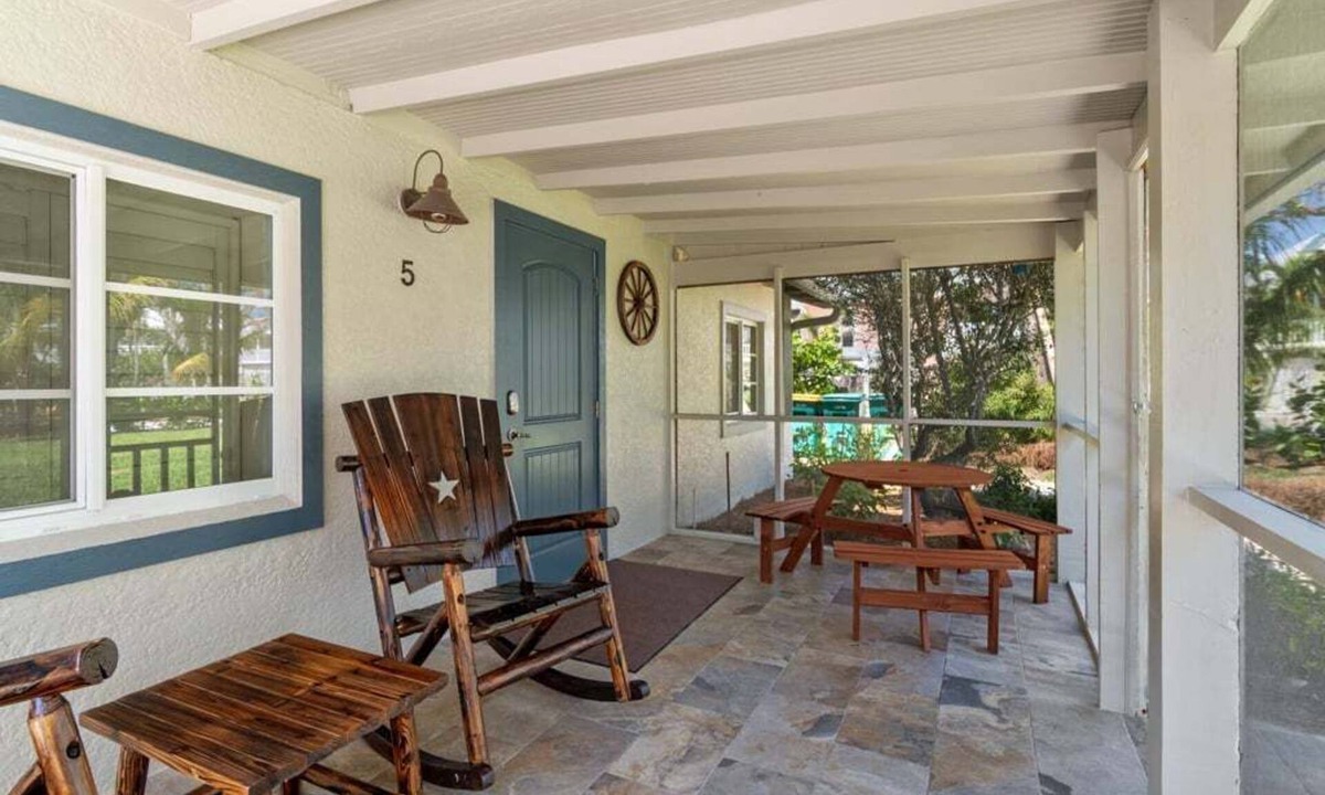 Captiva Cottage | Are you looking for a quaint fishing village in the heart of Captiva Island? - Jensen's Cottage #05