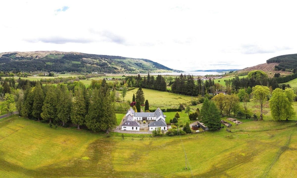 Dunoon Cottage | Argyll Farmhouse-Idyllic Setting-Sleeps10
