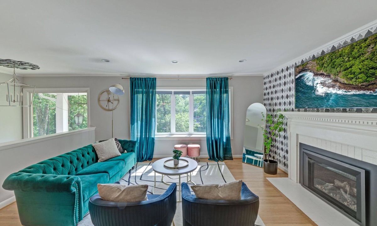 Alcova Heights House | Arlington Beautiful Home - 4 bed/3 bath Home, Sleeps 10, Approx 10 mins DC