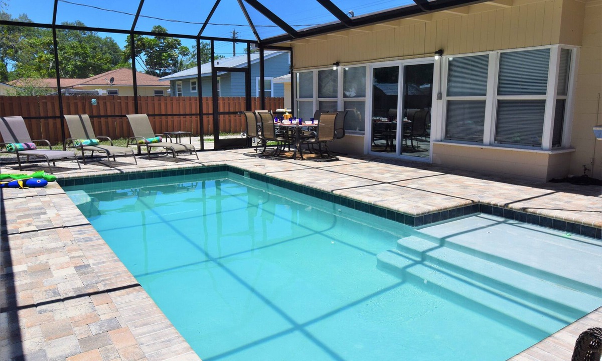 Arlington Park House | Arlington Park Area! Heated Pool 3 bedroom/2 bath