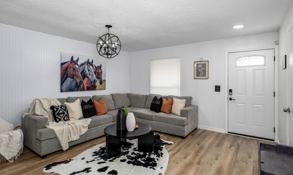 Arlington House | Arlington Retreat Near Stadiums and Six Flags