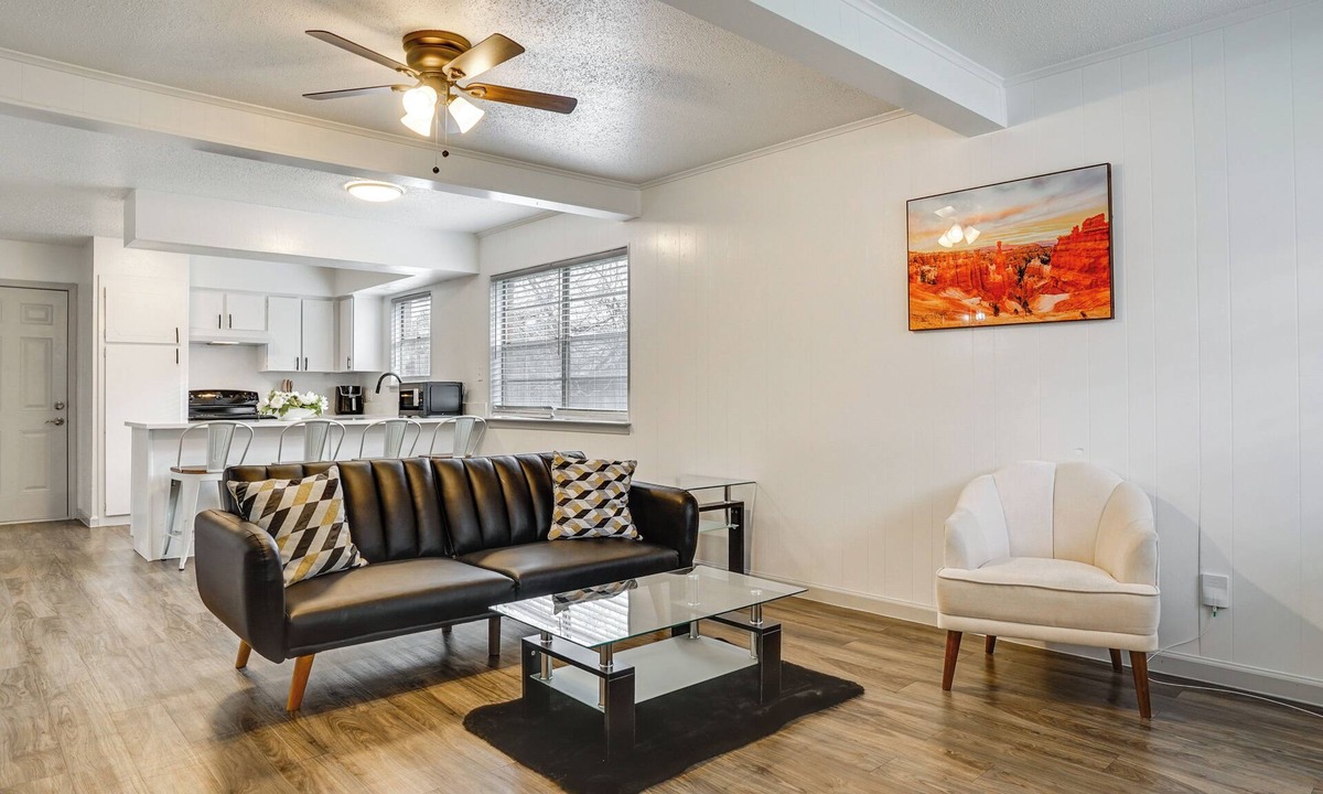 West Arlington House | Arlington Sports & UTA Hub: Private Yard, 2BR/1B