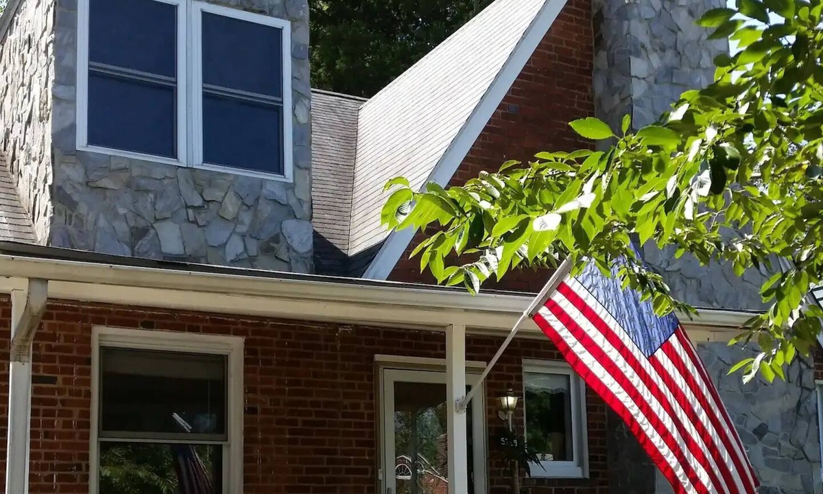 Arlington House | Arlington, VA - Historic Glencarlyn Gem