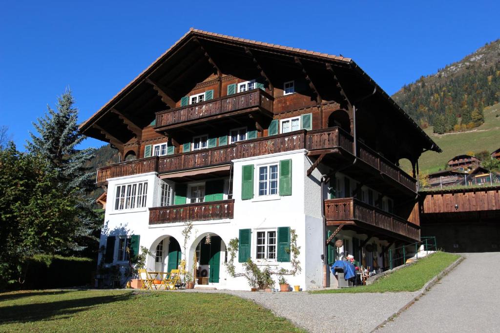 Chateau-d'Oex Apartment | Arnica 1