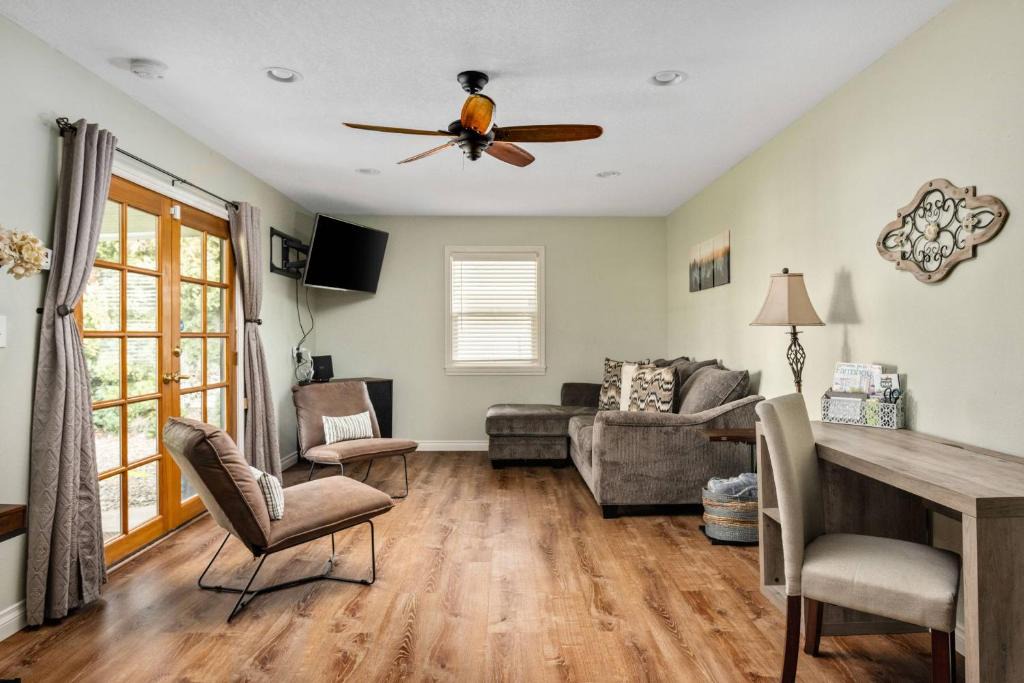 Hillsboro House | Arrington Retreat