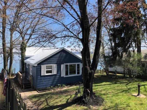 Dresden House | Arrowhead Beach - Waterfront - Hot Tub - Covered Deck - Fire Pit - Seneca Wine Trail