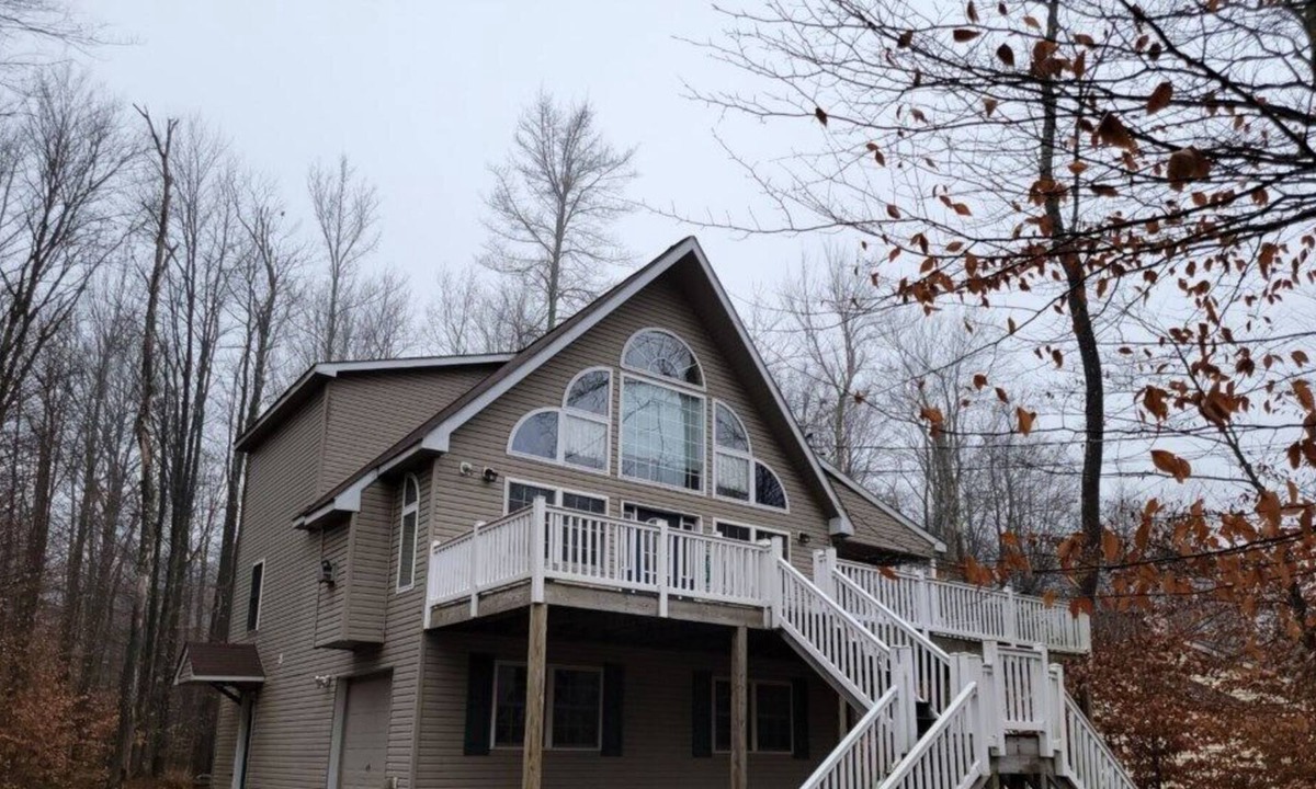 Thornhurst House | Arrowhead Escape