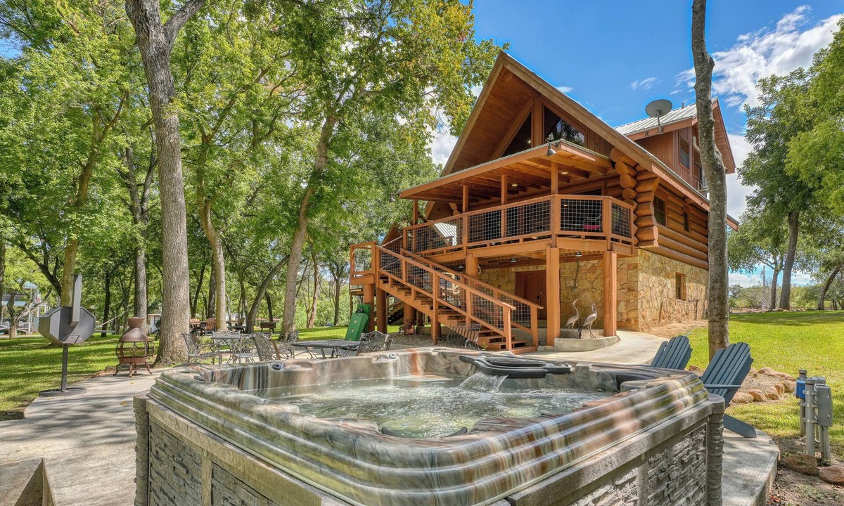 Marble Falls Cabin | Arrowhead | Lakefront Luxury + Hot Tub + Kayaks