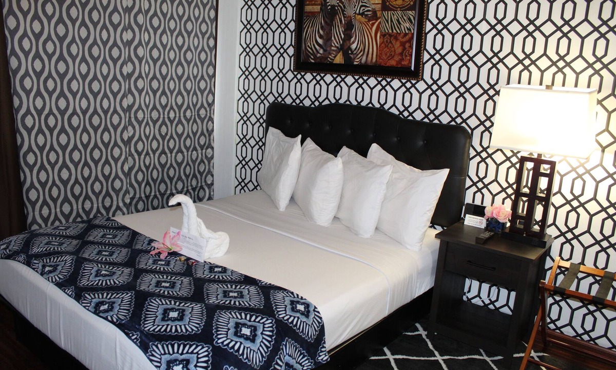 Sundance Hotel | Arrowhead Motel