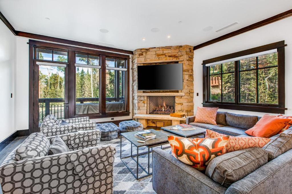 Empire Pass Apartment | Arrowleaf at Empire Pass
