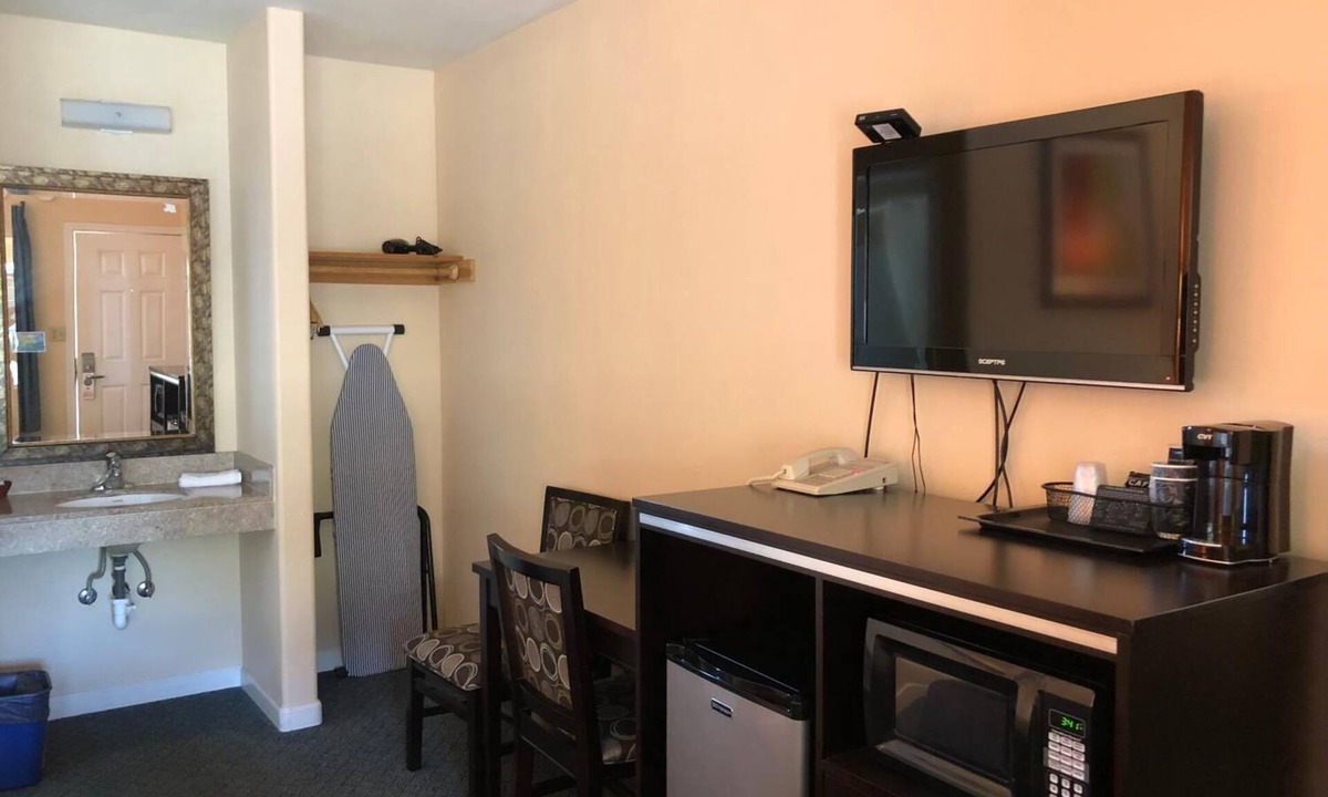 Arroyo Grande Hotel | Arroyo Village Inn