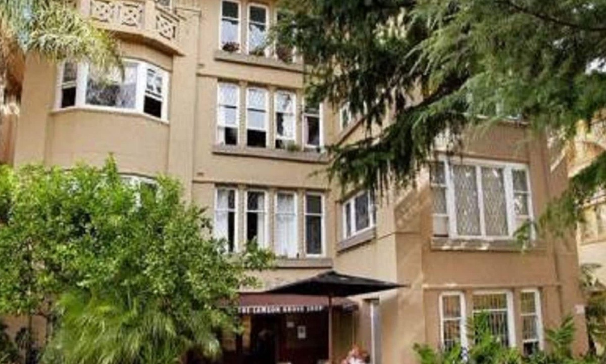 South Yarra Apartment | Art Deco Charm - Modern Day Touch