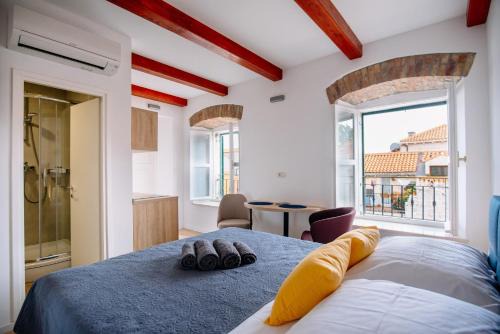 Dubrovnik Old Town Apartment | ART DECO CITY WALLS APARTMENTS by DuHomes