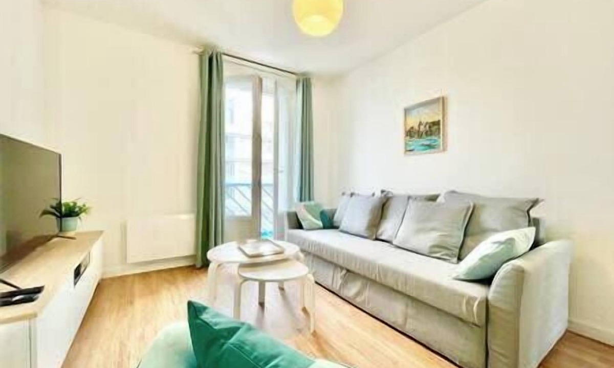 Saint-Nazaire Apartment | Art Deco I Center I High-Speed Wi-Fi I Bright