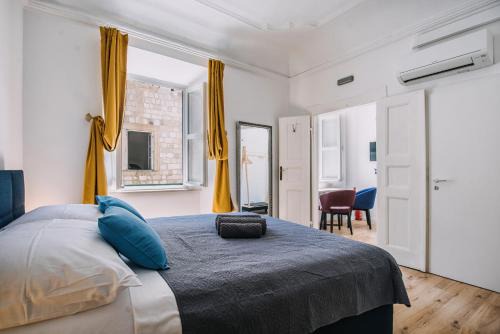 Dubrovnik Old Town Apartment | ART DECO OLD TOWN SQUARE by DuHomes