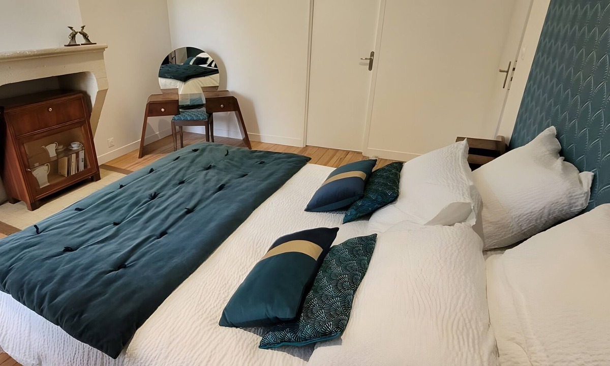 Puybarban Bed & Breakfast | Art Deco Room – 1920s Elegance