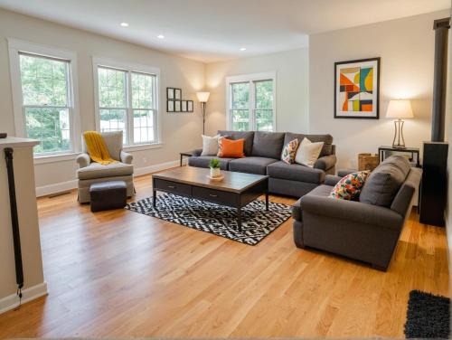 Little Tokyo Apartment | Art District Downtown Spacious Homes