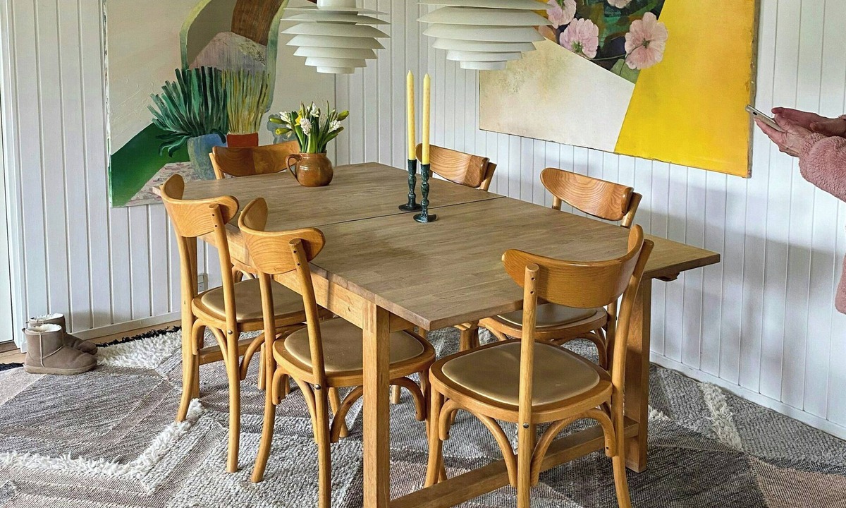 Elsegarde Strand House | Art-filled cottage by heath and bathing beach
