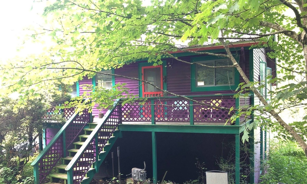 Bakersville Apartment | Art Studio Apartment in Magical Mountain Setting
