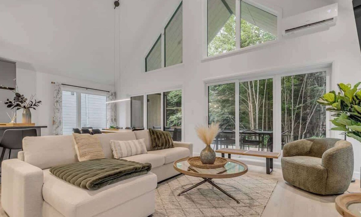 Pont-Rouge Ski Chalet | Artemis | Family-Friendly | Wooded & Private Spa