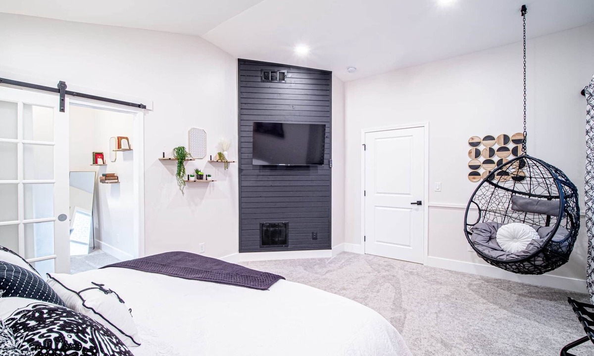 Marietta Apartment | Artful Escape at Marietta Square