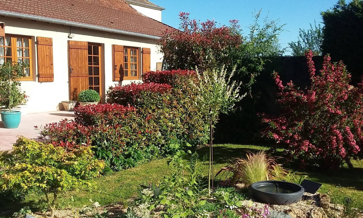 Saint-Julien-de-Civry Cottage | Artists' cottage