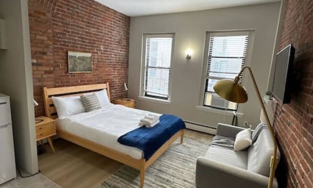 Prudential - St. Botolph Apartment | Artisan Brick South End Loft