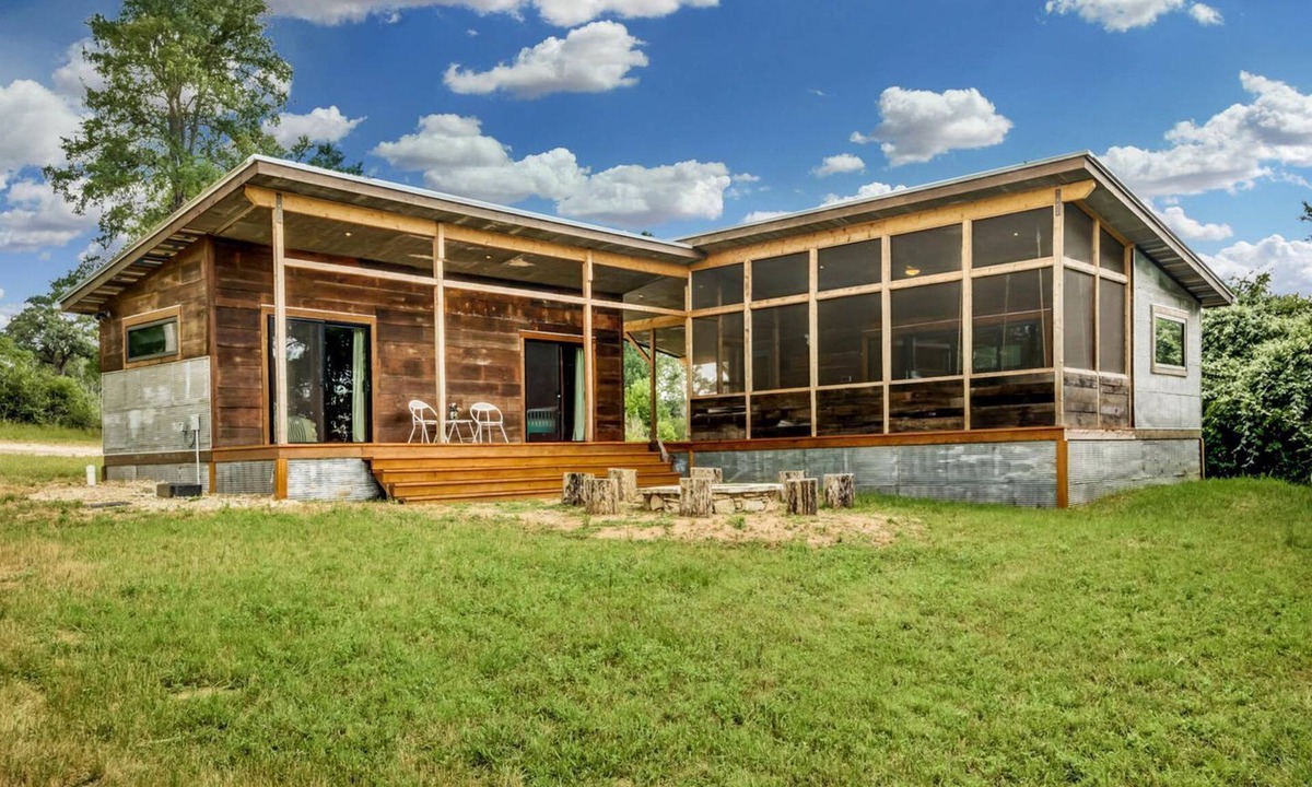 Elgin House | Artisan Cabin with Beautiful Decor and a Classic Fire Pit near Austin, Texas