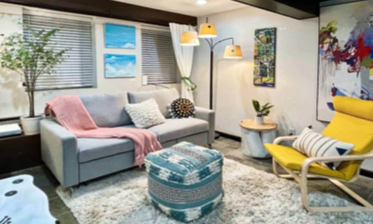 Midtown Sacramento Apartment | Artist's apartment in the heart of the city
