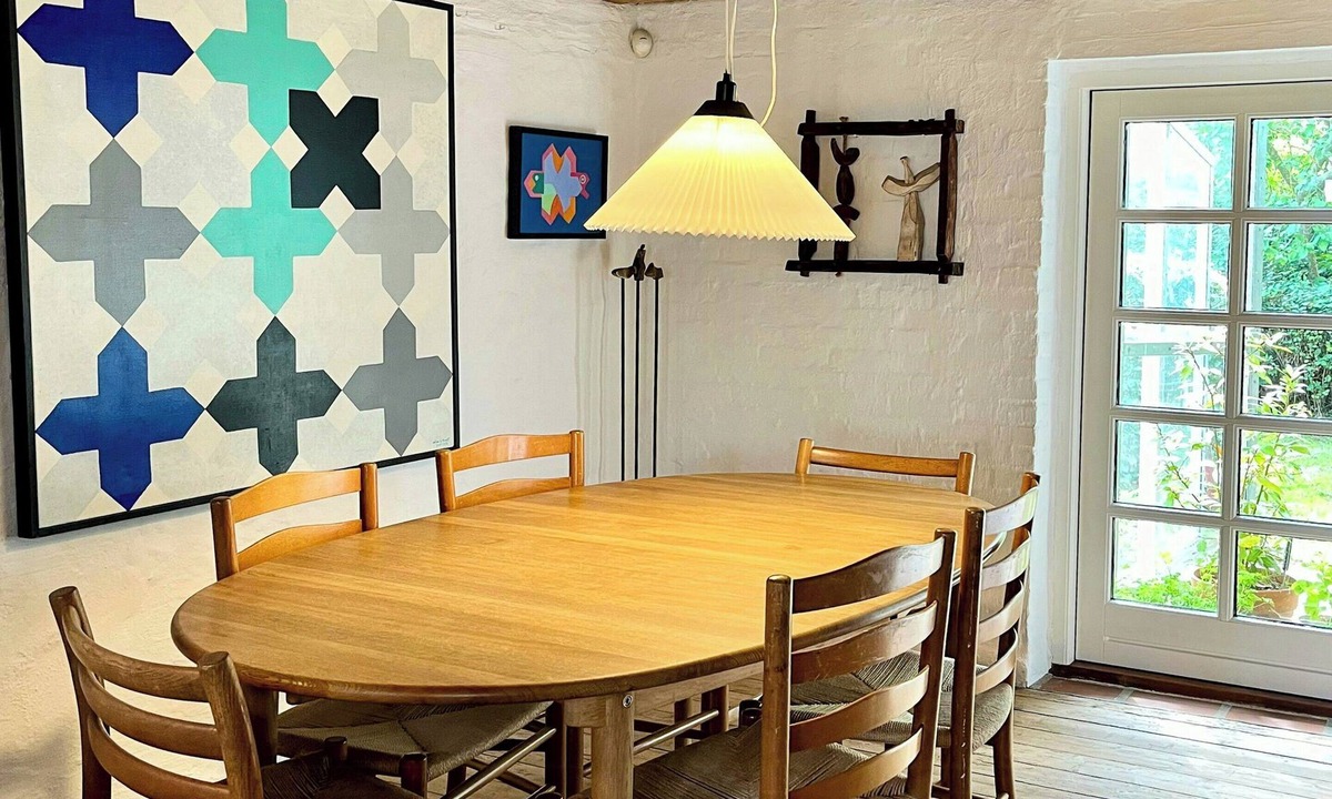 Horslunde House | Artist's house in first row by Smålandshavet