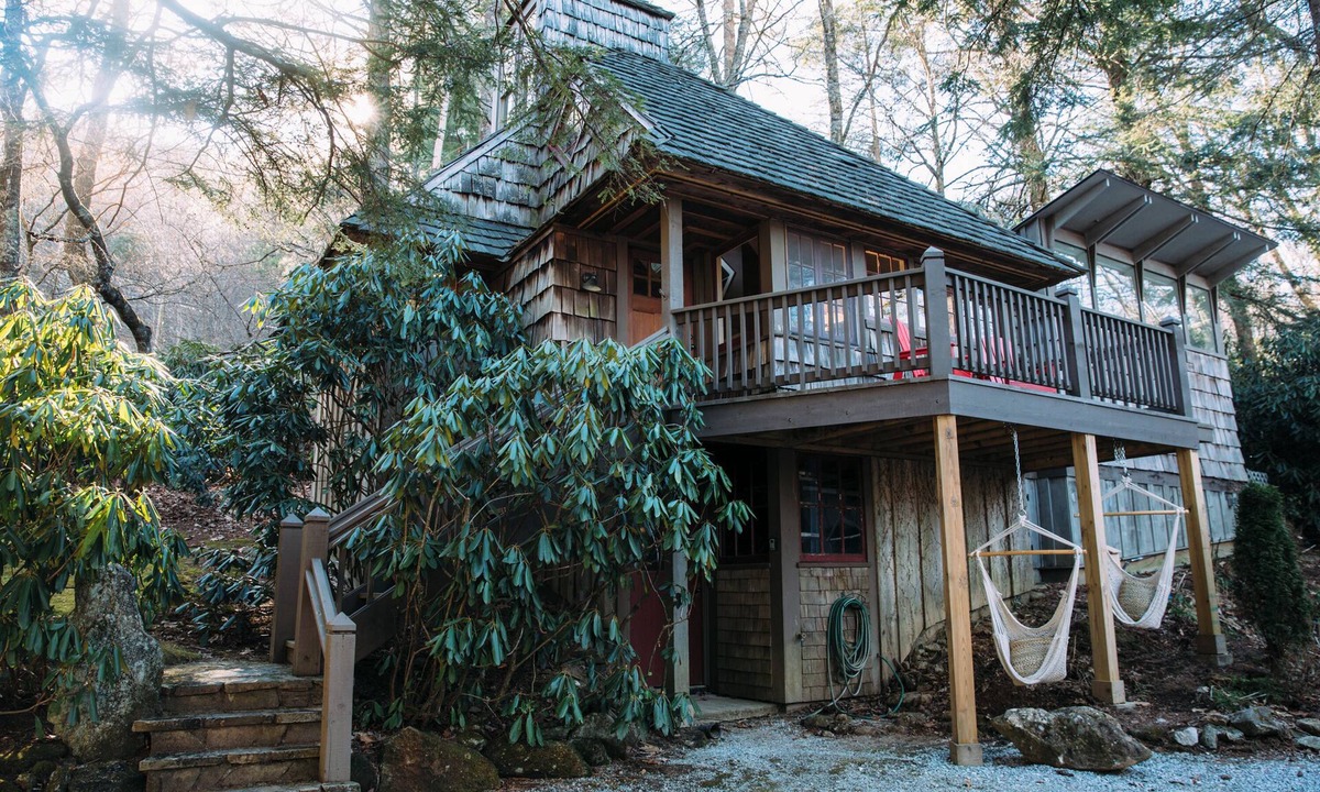 Highlands Cottage | Artist's Studio In The Treetops, Walkable, Canoes