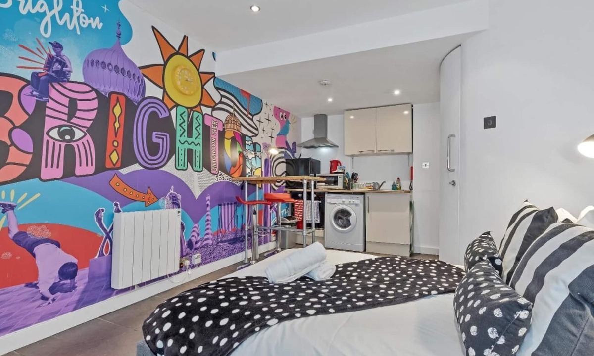 Brighton City Centre Apartment | Artist Studio | By My Getaways