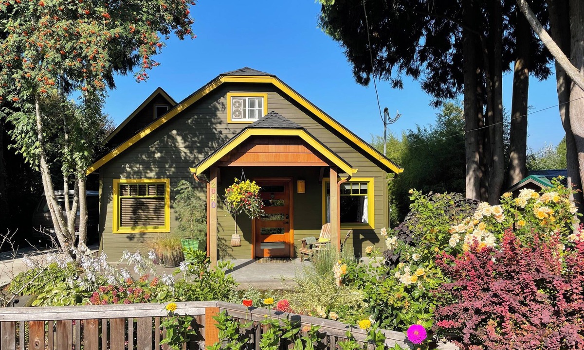 Corvallis Cottage | Artist/Writer retreat- fab breakfast!