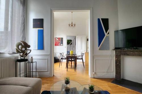 Douai Villa | Artiste