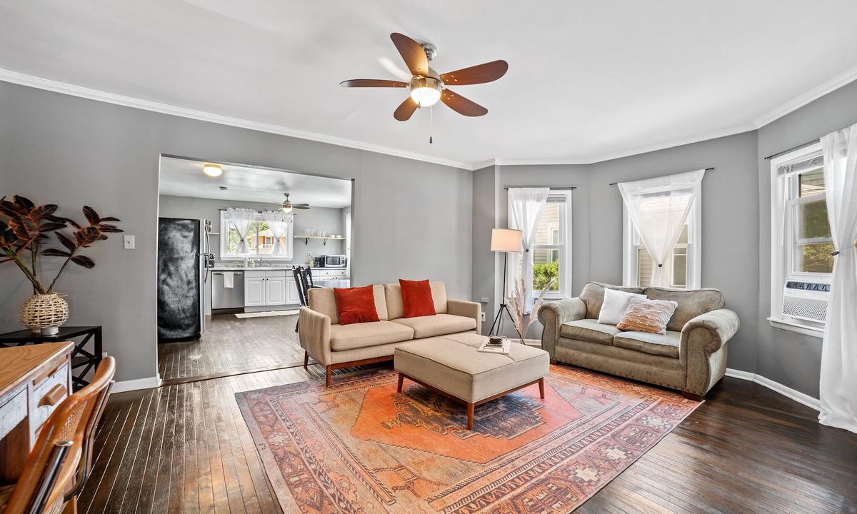 Maple Ridge Apartment | Artistic apartment with pool, 5-min to downtown