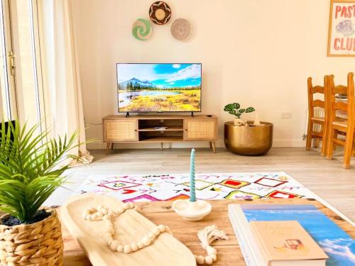 Leeds Villa | Artistic, Bright & Spacious 3 Bedroom Home