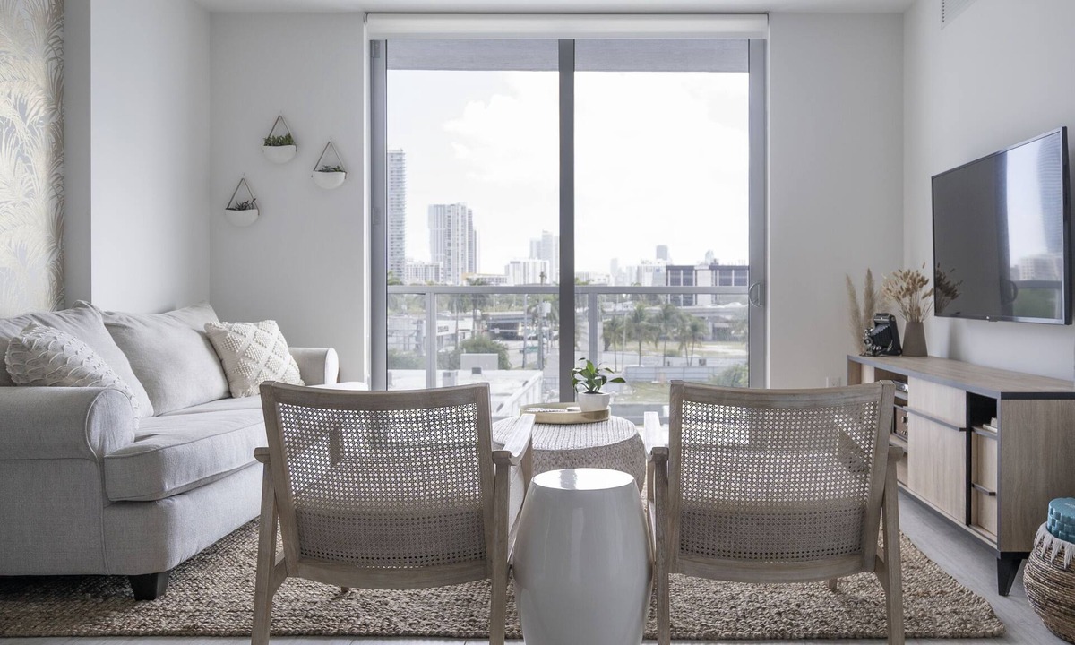 Northeast Miami Condo | Artistic Design District Stay, Parking, Pool, Gym