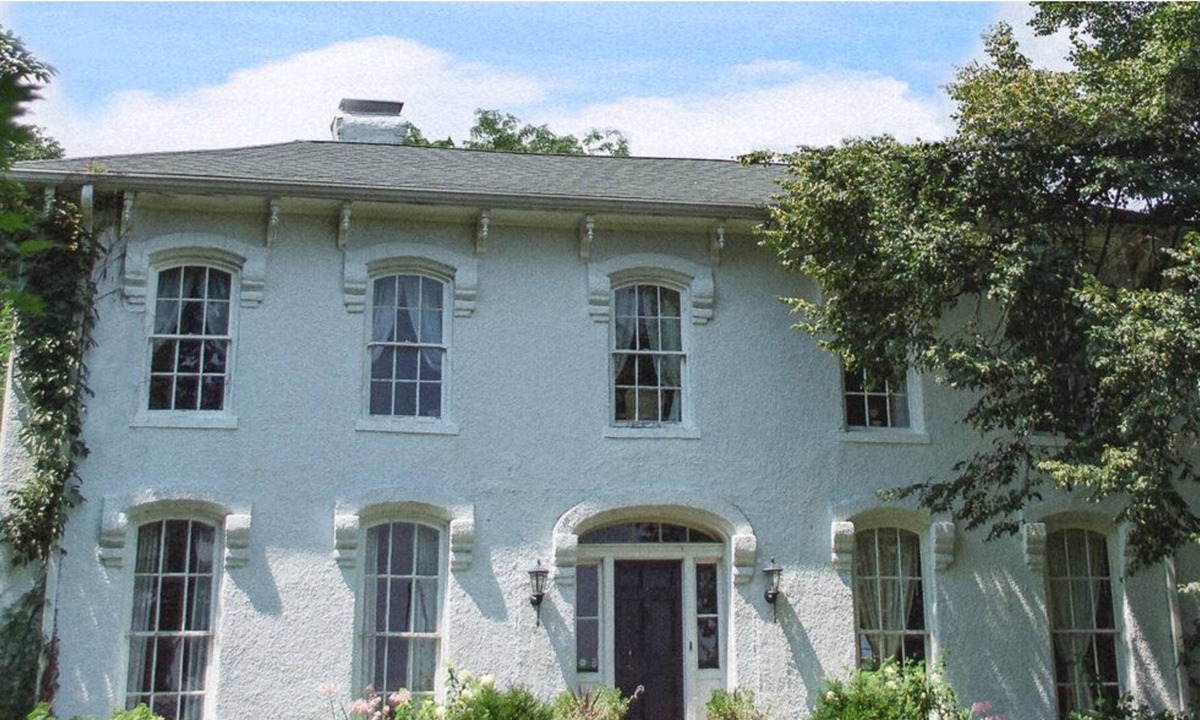 Granville South House | Artistic estate