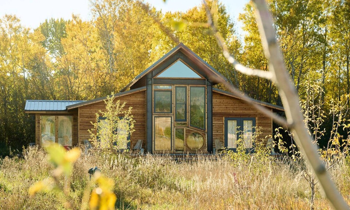 Missoula County Ski Chalet | Artist’s Retreat on Flower Farm in Huson, 20min from Missoula, with Cedar Sauna