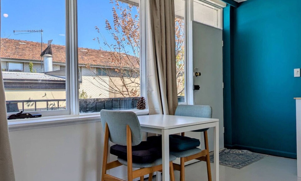 Fitzroy North Apartment | Artist’s Studio in Fitzroy North