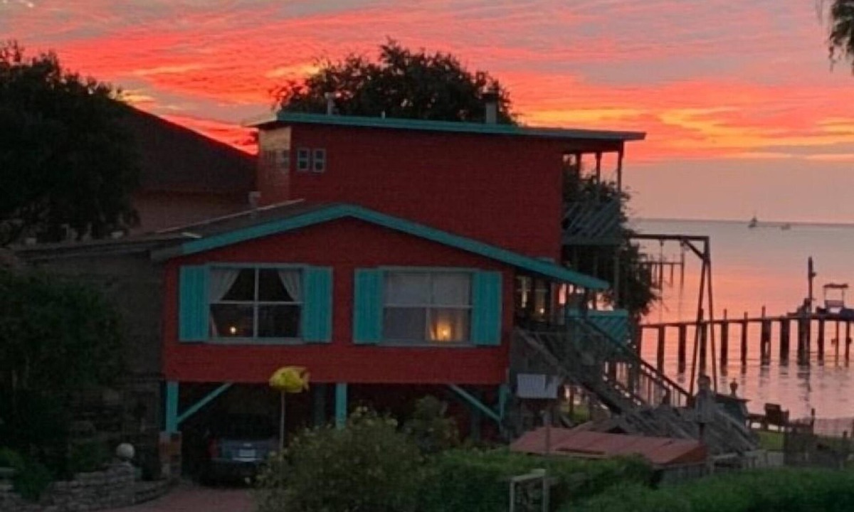 Dickinson House | Artist’s unique, eclectic waterfront home featured in Coast magazine.