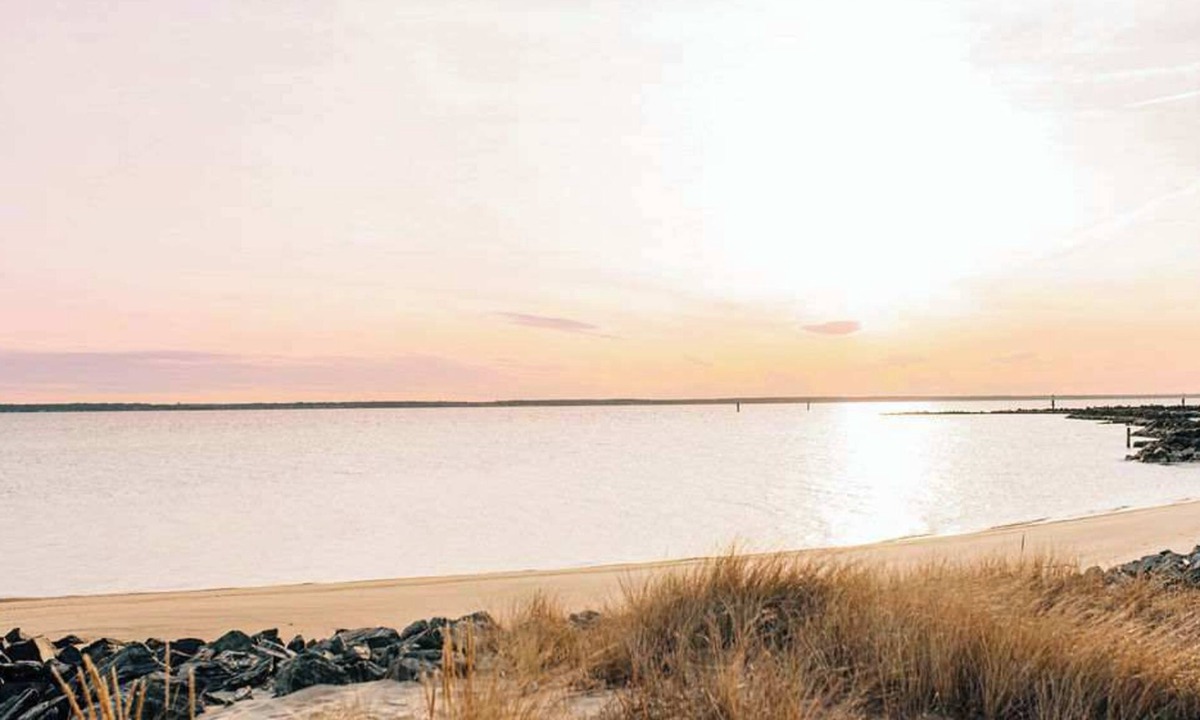 Windmill Point Apartment | Artist’s Windmill Pt Condo|Sunset&Pool Relaxation