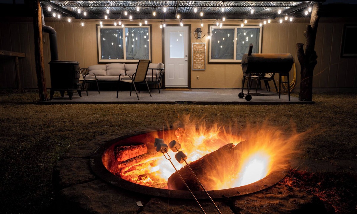 Schertz House | ArtLens Casa-Billiards-Campfire-WD-WIFI-Playset-TVs-Bluetooth Surround Sound