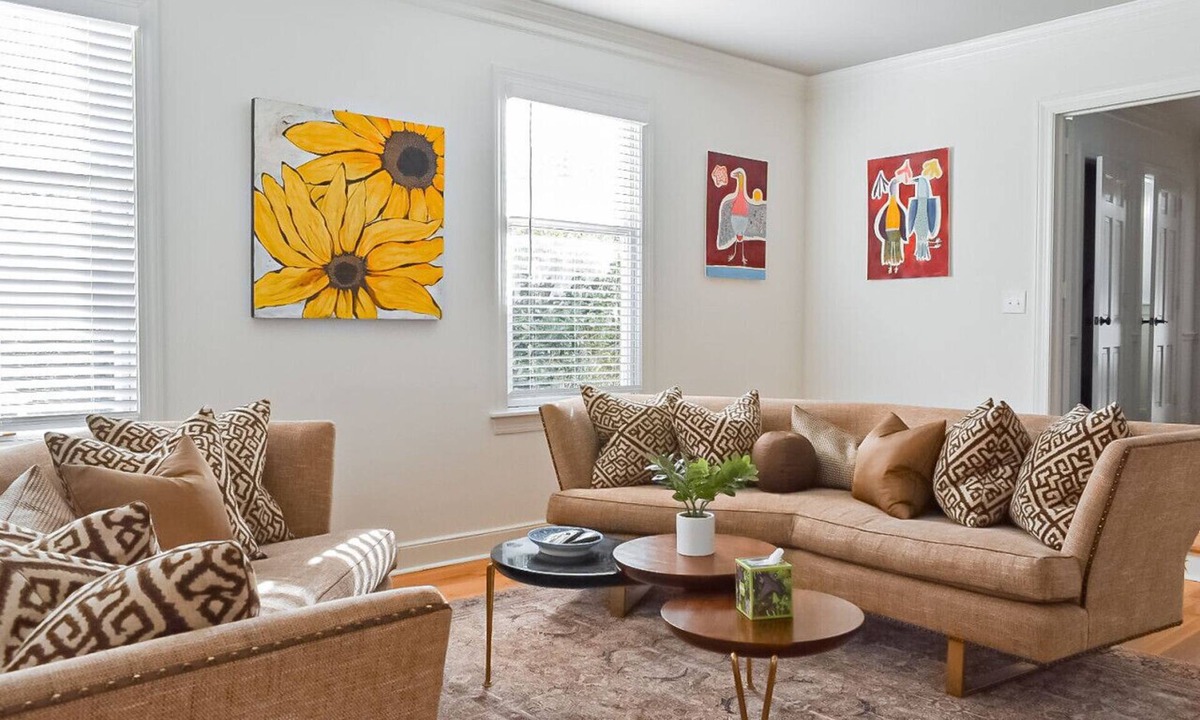 Old Irving Park Apartment | Artopia Retreat House