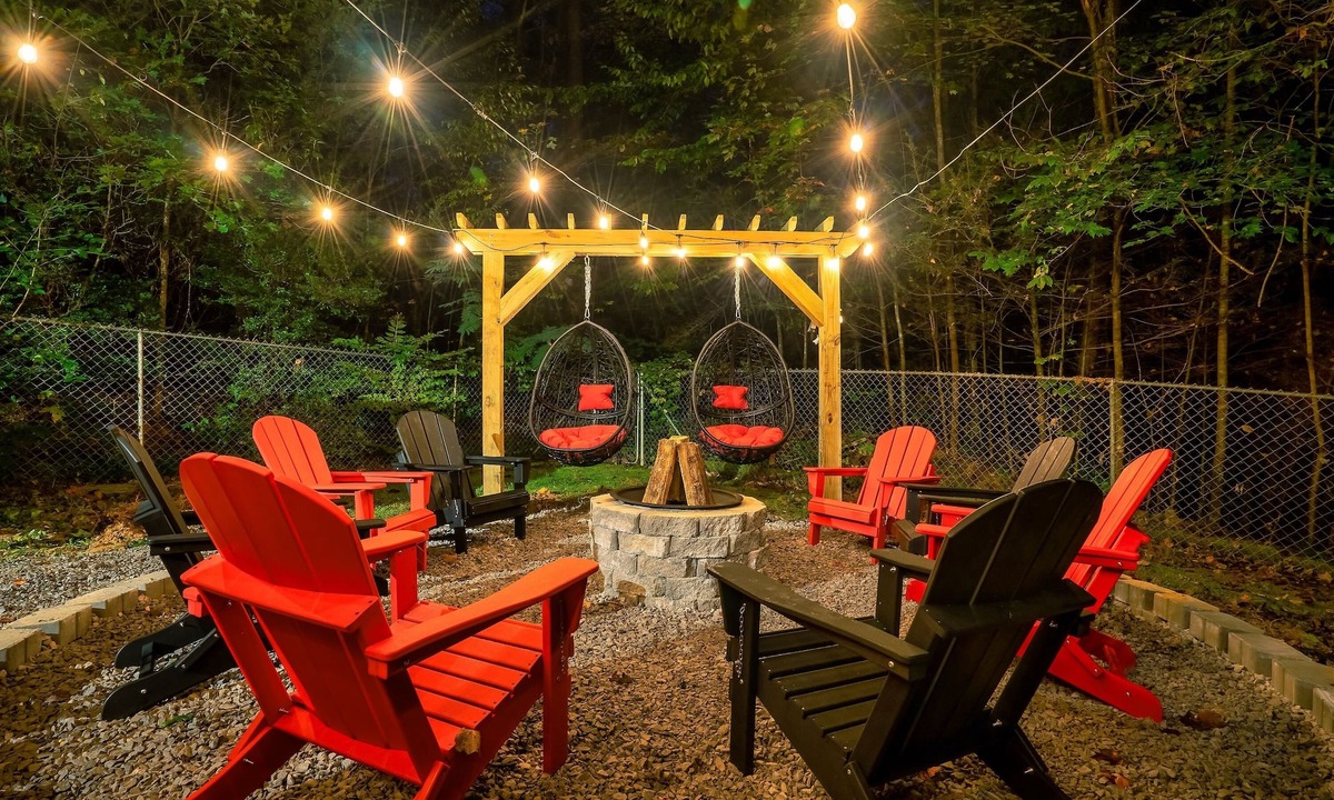 Hidden Hills Cottage | Arts District★Theatre★Arcade★Hot Tub★5 min to Downtown