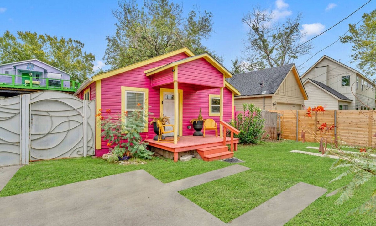 Chestnut House | Artsy East Austin Hideaway