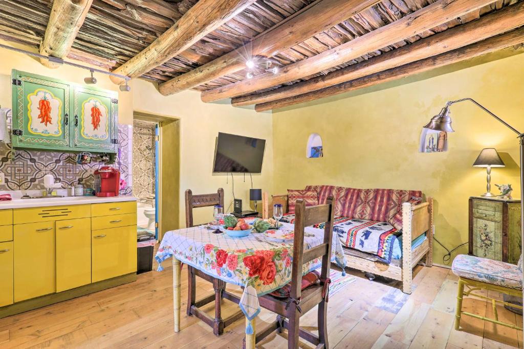 Santa Cruz Apartment | Artsy Santa Cruz Apartment w/Shared Fire Pit!