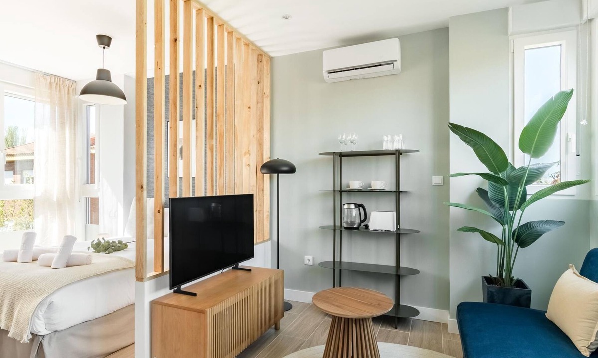 Ciudad Lineal Apartment | Arturo Soria Stays by Charming VI, renovated with Parking