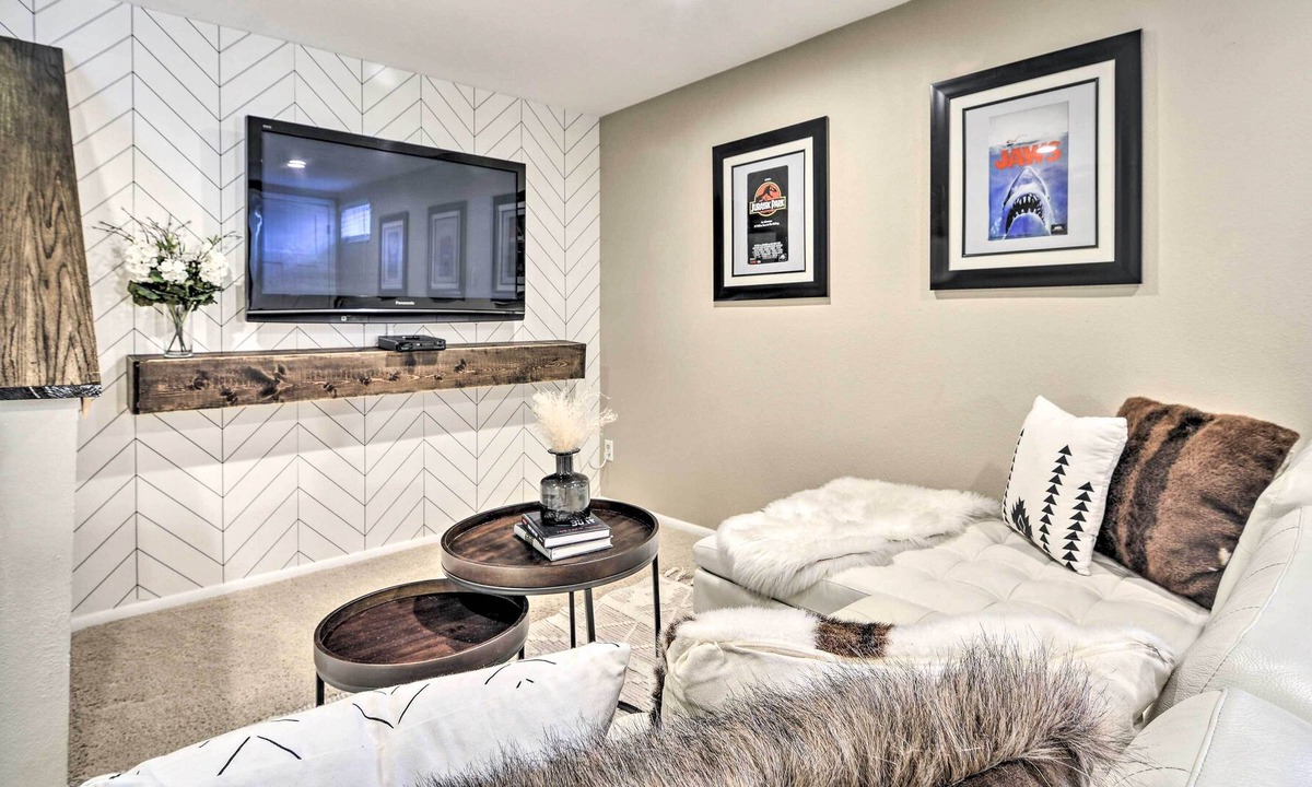Arvada House | Arvada House w/ Fire Pit & Outdoor Kitchen!
